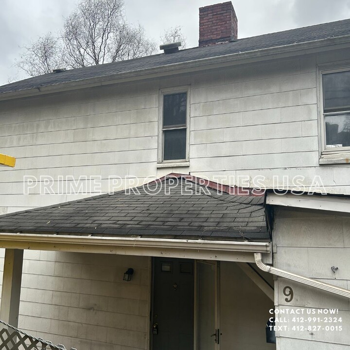 9 Maple Ave in Elizabeth, PA - Building Photo