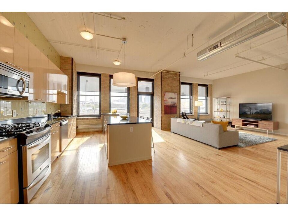 290 Market St-Unit -411 in Minneapolis, MN - Building Photo
