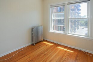 3917 N Pine Grove Ave, Unit 3W in Chicago, IL - Building Photo