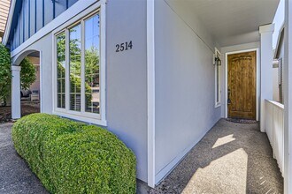 2514 NW Parnell Terrace in Portland, OR - Building Photo - Building Photo