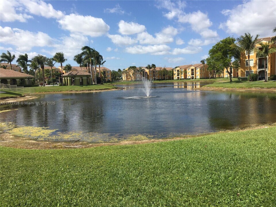 3199 Cocoplum Cir in Coconut Creek, FL - Building Photo