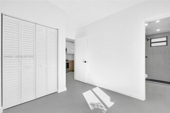 3040 NW 93rd St in Miami, FL - Foto de edificio - Building Photo