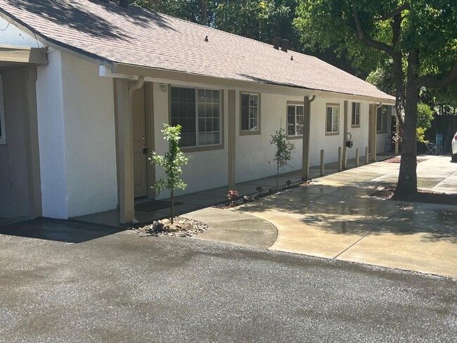 2228 Roanoke Ave in Sacramento, CA - Building Photo - Building Photo