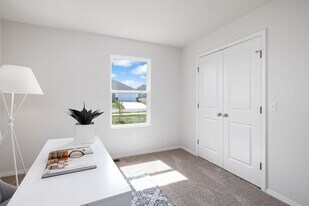 122 Pin Oak Dr in Aurora, MO - Building Photo