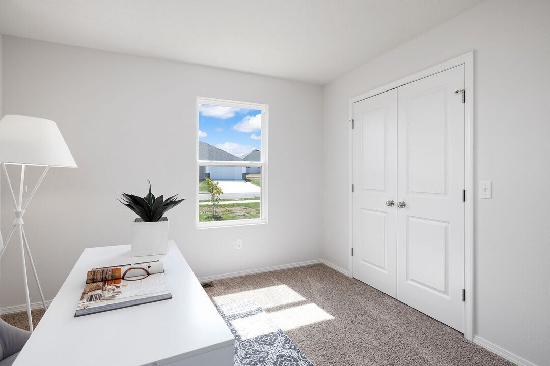 122 Pin Oak Dr in Aurora, MO - Building Photo