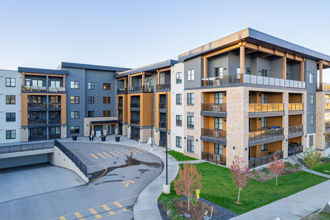 85th & Park at Aspen in Calgary, AB - Building Photo - Building Photo