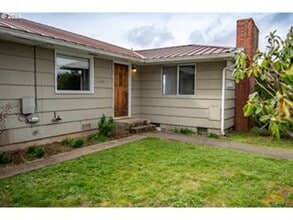 1600 Maryland Ave in Myrtle Point, OR - Building Photo - Building Photo
