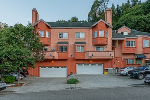 150 Caldecott Ln in Oakland, CA - Building Photo