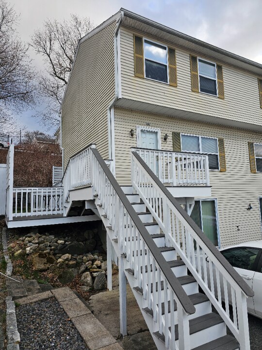 130 Norfolk St in Worcester, MA - Building Photo