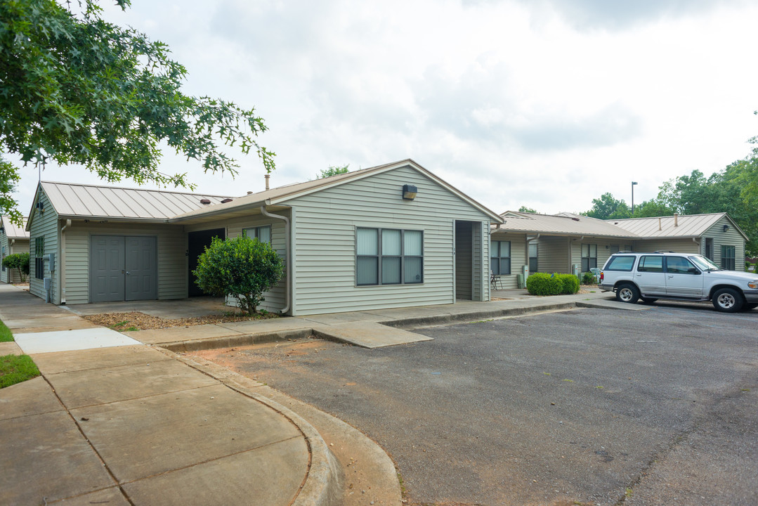 Phoenix House Apartments in Huntsville, AL - Building Photo