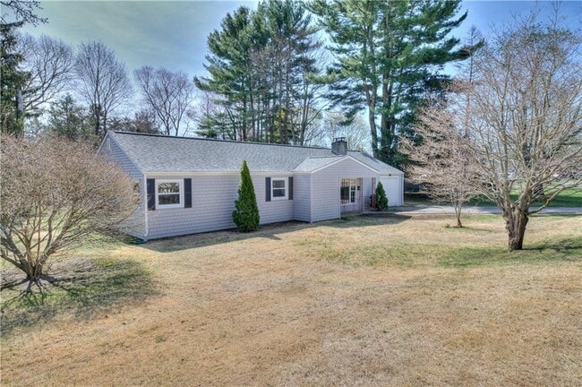 140 Phillips Rd in East Greenwich, RI - Building Photo - Building Photo