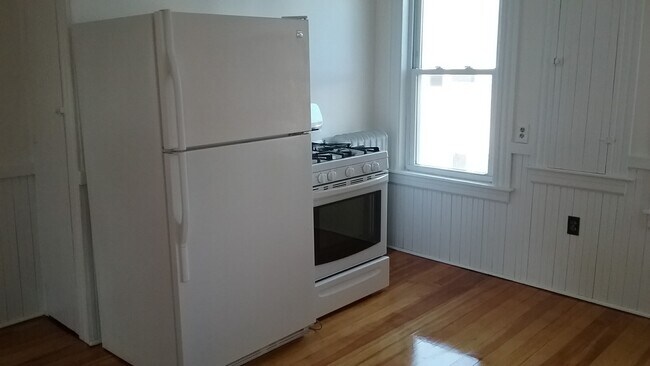 10 Elsmere Ave in Methuen, MA - Building Photo - Building Photo