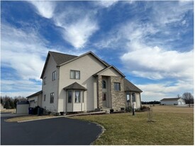 5833 N Clear Creek Rd in Huntington, IN - Building Photo