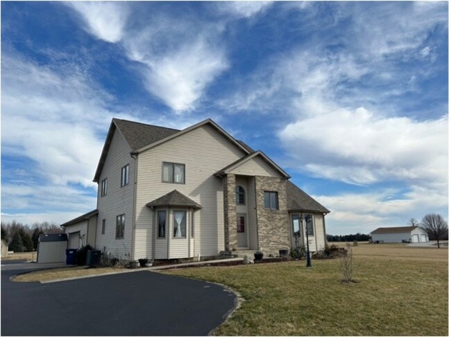 property at 5833 N Clear Creek Rd