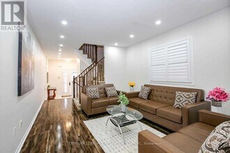 25 Dunure Crescent in Brampton, ON - Building Photo - Building Photo