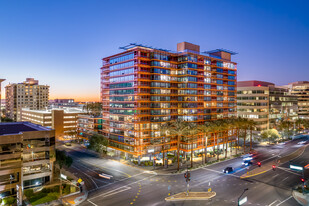 Optima Biltmore Towers in Phoenix, AZ - Foto de edificio - Building Photo