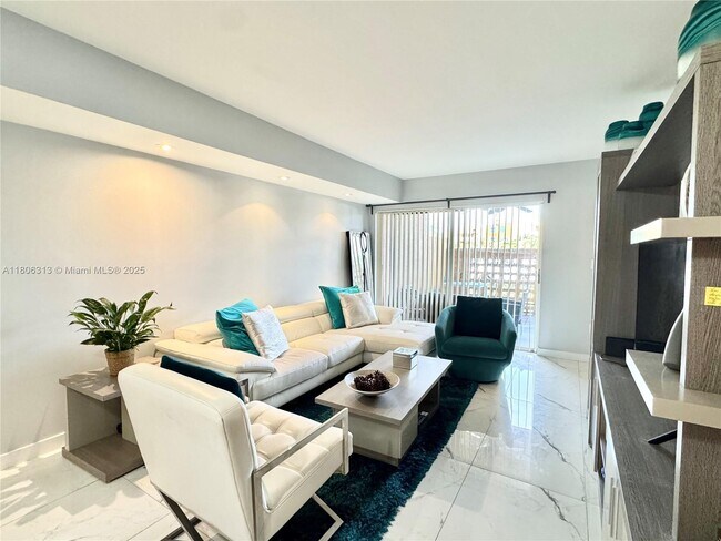 9701 Fontainebleau Blvd in Miami, FL - Building Photo - Building Photo