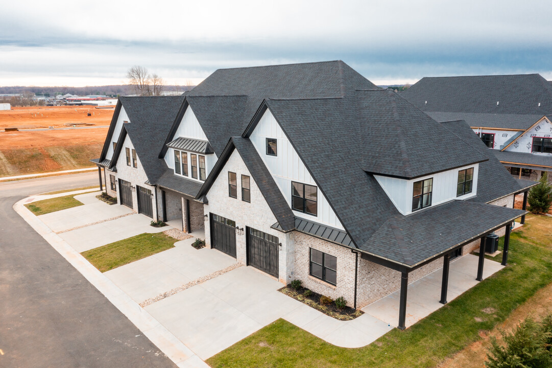 Westyn Village Condos in Forest, VA - Building Photo