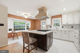 4804 King Richard Dr in Annandale, VA - Foto de edificio - Building Photo