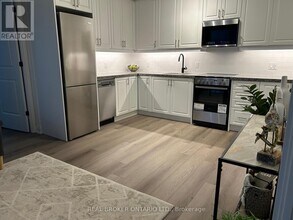 2333 Khalsa Gate in Oakville, ON - Building Photo - Building Photo