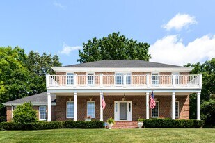 W280N1690 Golf View Dr in Pewaukee, WI - Building Photo