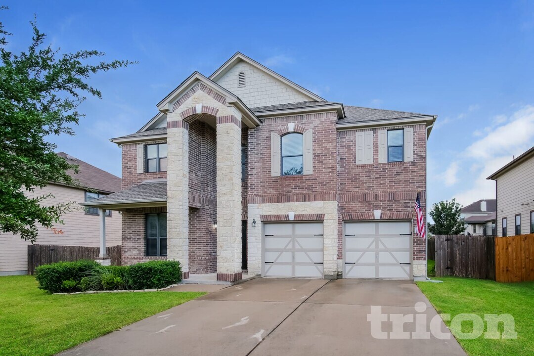 320 Apricot Dr in Kyle, TX - Foto de edificio