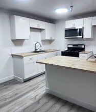 1327 W. Civic Center in Santa Ana, CA - Building Photo - Building Photo