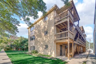 7019 N Ridge Blvd in Chicago, IL - Building Photo - Building Photo