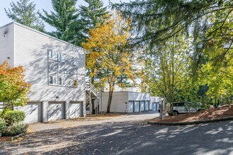 48 Eagle Crest Dr in Lake Oswego, OR - Building Photo - Building Photo