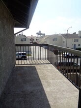 607 E Utica Ave in Huntington Beach, CA - Building Photo - Building Photo