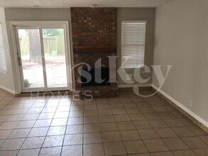 4907 Pine Prairie Ln in Houston, TX - Building Photo - Building Photo