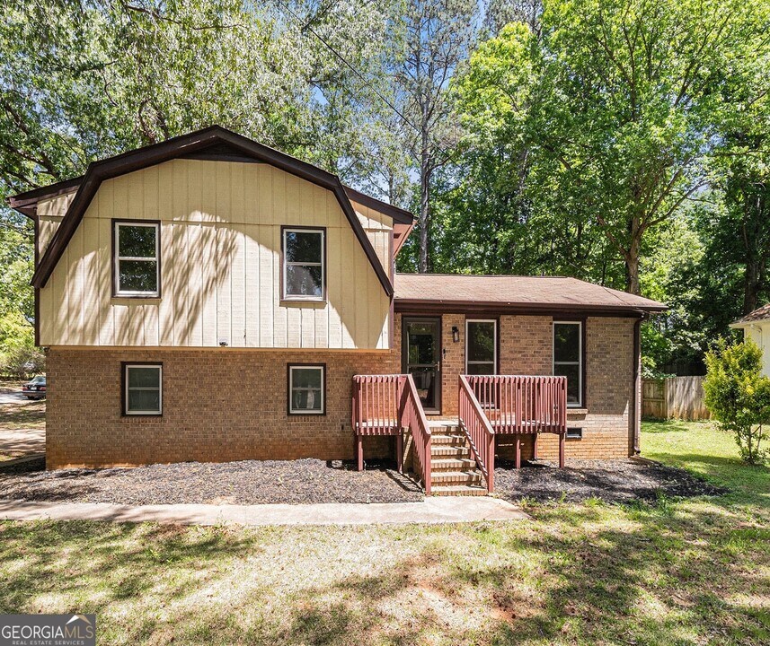 240 Wellington Dr in Mcdonough, GA - Building Photo
