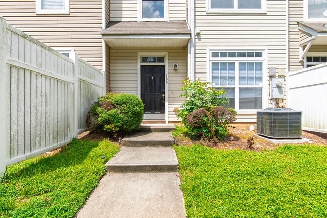 340 Gilman Ln in Raleigh, NC - Building Photo - Building Photo