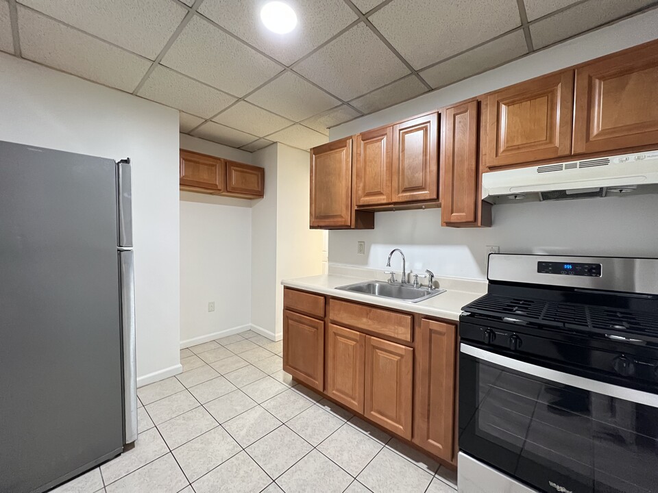 181 W 48th St, Unit 10 in Bayonne, NJ - Building Photo