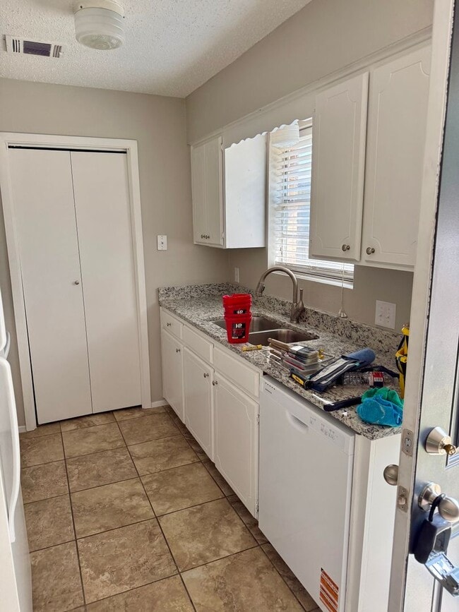 608 Karen Dr in Hewitt, TX - Building Photo - Building Photo