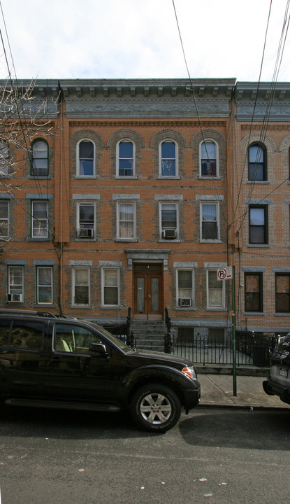 438 Bleeker St in Brooklyn, NY - Building Photo