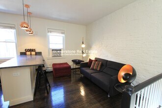 39 Gray St, Unit 3 in Boston, MA - Foto de edificio - Building Photo