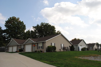 Meadow Wood Apartments in Salem, OH - Building Photo - Building Photo