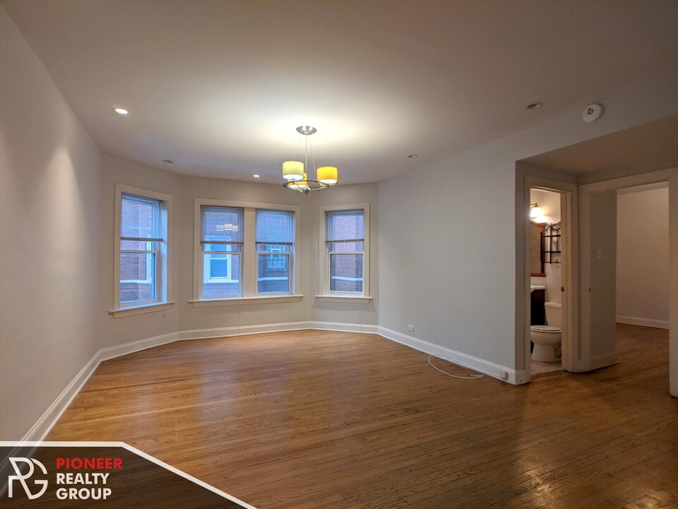 5029 N Harding Ave, Unit 1E in Chicago, IL - Building Photo