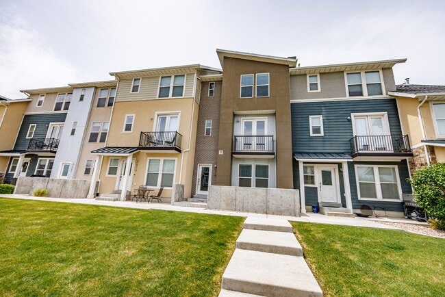 property at 972 S High Ridge Dr