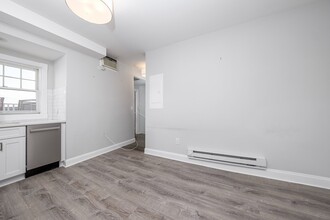 351 E 8th St, Unit 3 in Boston, MA - Building Photo - Building Photo