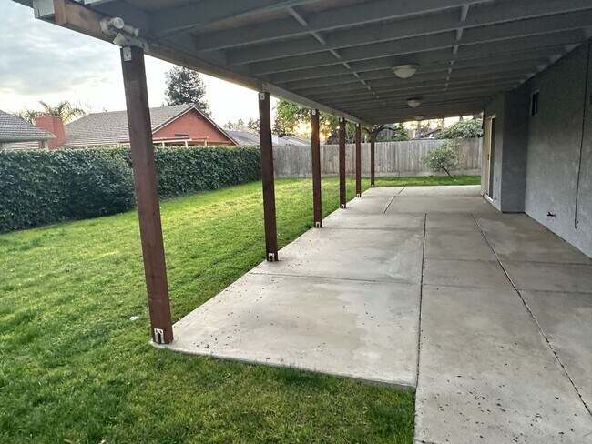 5449 W Ashland Ct in Visalia, CA - Building Photo - Building Photo