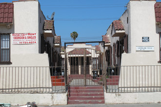 8013 South Hoover Street in Los Angeles, CA - Building Photo - Building Photo