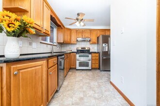 665 Churchill Dr in Newington, CT - Building Photo - Building Photo