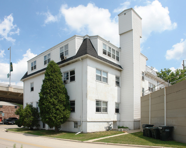 Colonial Apartments in De Pere, WI - Building Photo - Building Photo