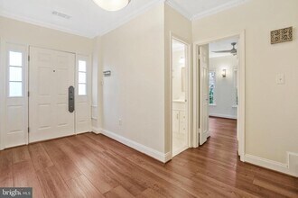 14 S Manchester St in Arlington, VA - Building Photo - Building Photo