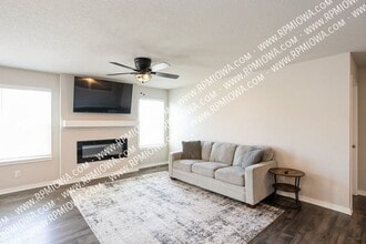 1050 Spruce St in Waukee, IA - Building Photo - Building Photo