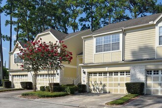 13600 Breton Ridge St in Houston, TX - Foto de edificio - Building Photo