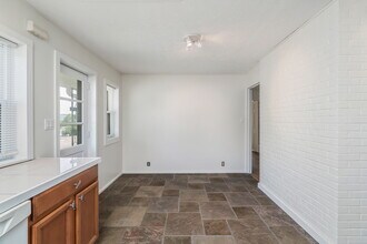 102 Victoria Rd in Oak Ridge, TN - Building Photo - Building Photo
