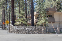 Bavarian Village in South Lake Tahoe, CA - Foto de edificio - Building Photo